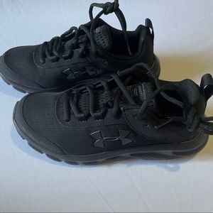New in Box Under Armour Charged Assert 8 Size Women's 7